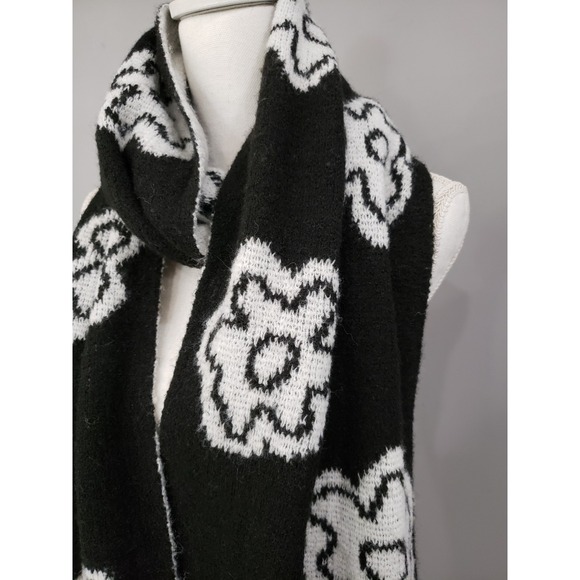 NEW American Eagle Black White Oversized flower Chunky Scarf Blanket Womens Gift - Picture 3 of 5